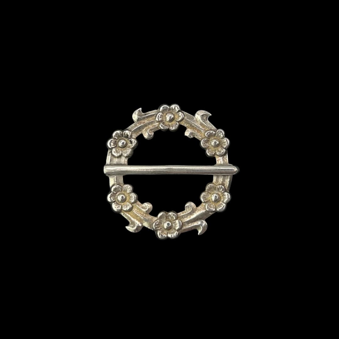 Lillepärjakujuline hõbedast vanikprees - 3cm