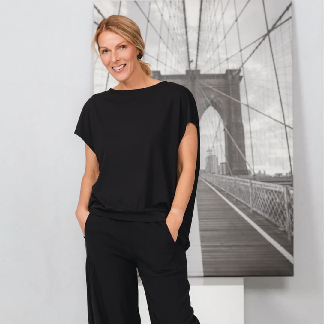 JustMust minimalistlik oversized pluus Haya - Must