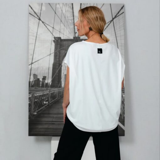 JustMust minimalistlik oversized pluus Haya - Valge