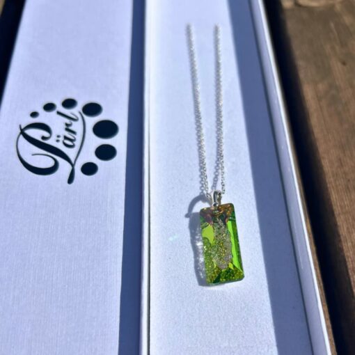 Hõbedast kaelakee Swarovski kristalliga - Roheka kumaga