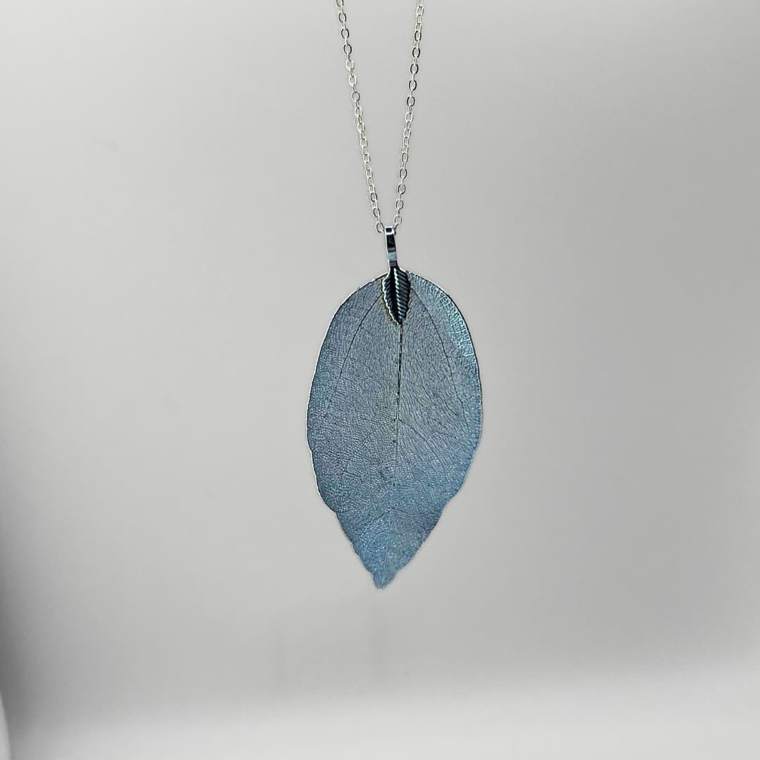 Kaelakee Leaf - Helesinine