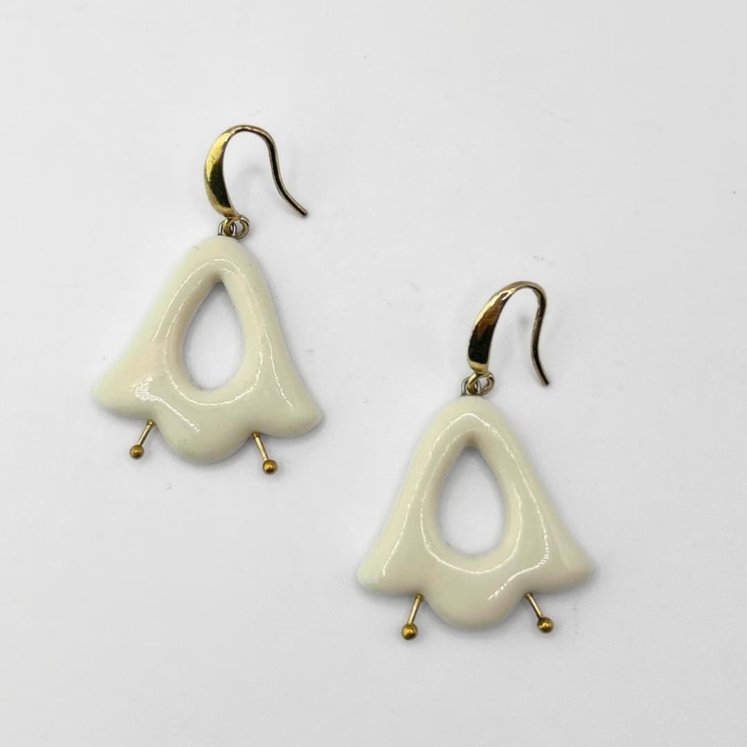 Stuudio Ankoopi kõrvarõngad - Valged kellukesed