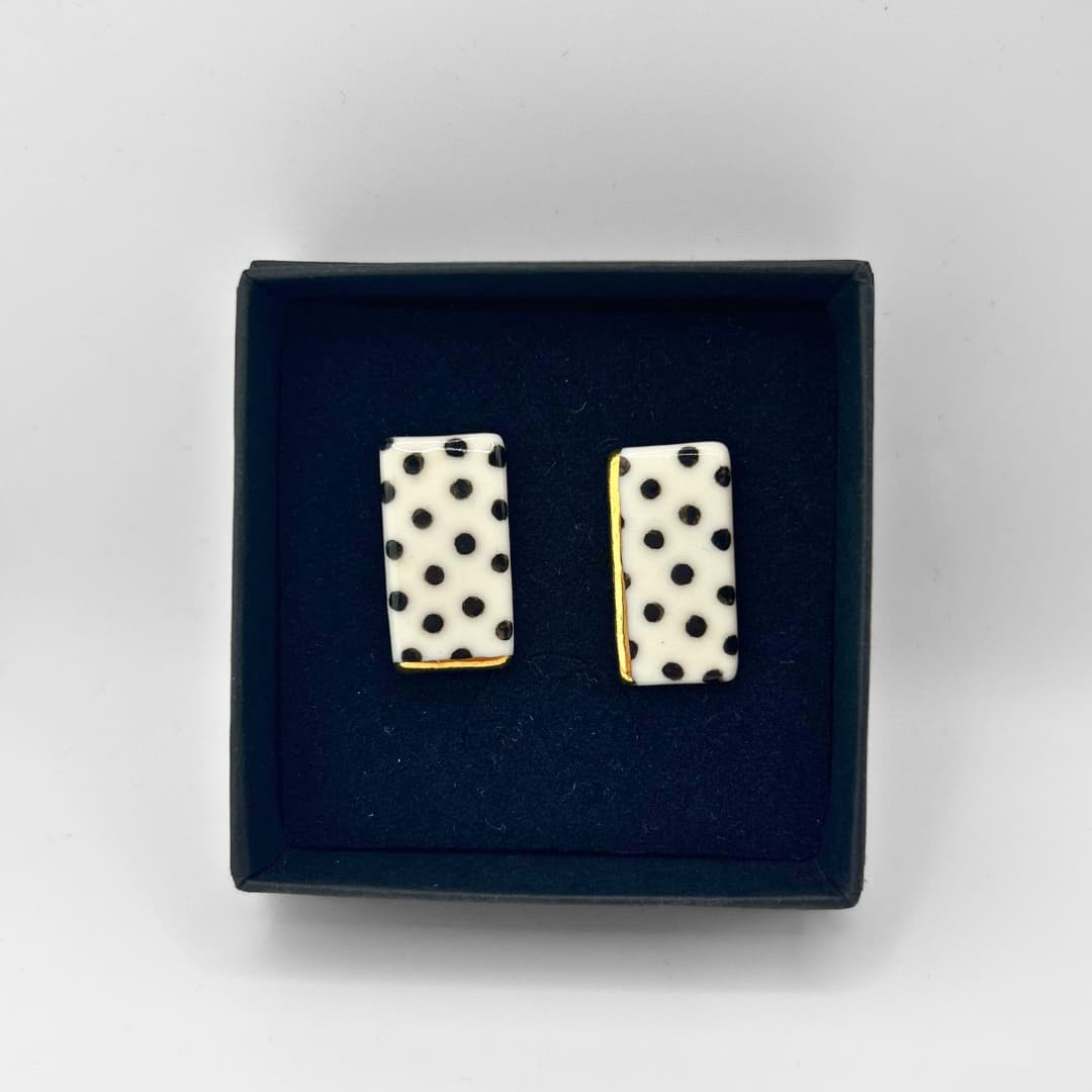 Stuudio Ankoopi kõrvarõngad - Täpilised ristkülikud