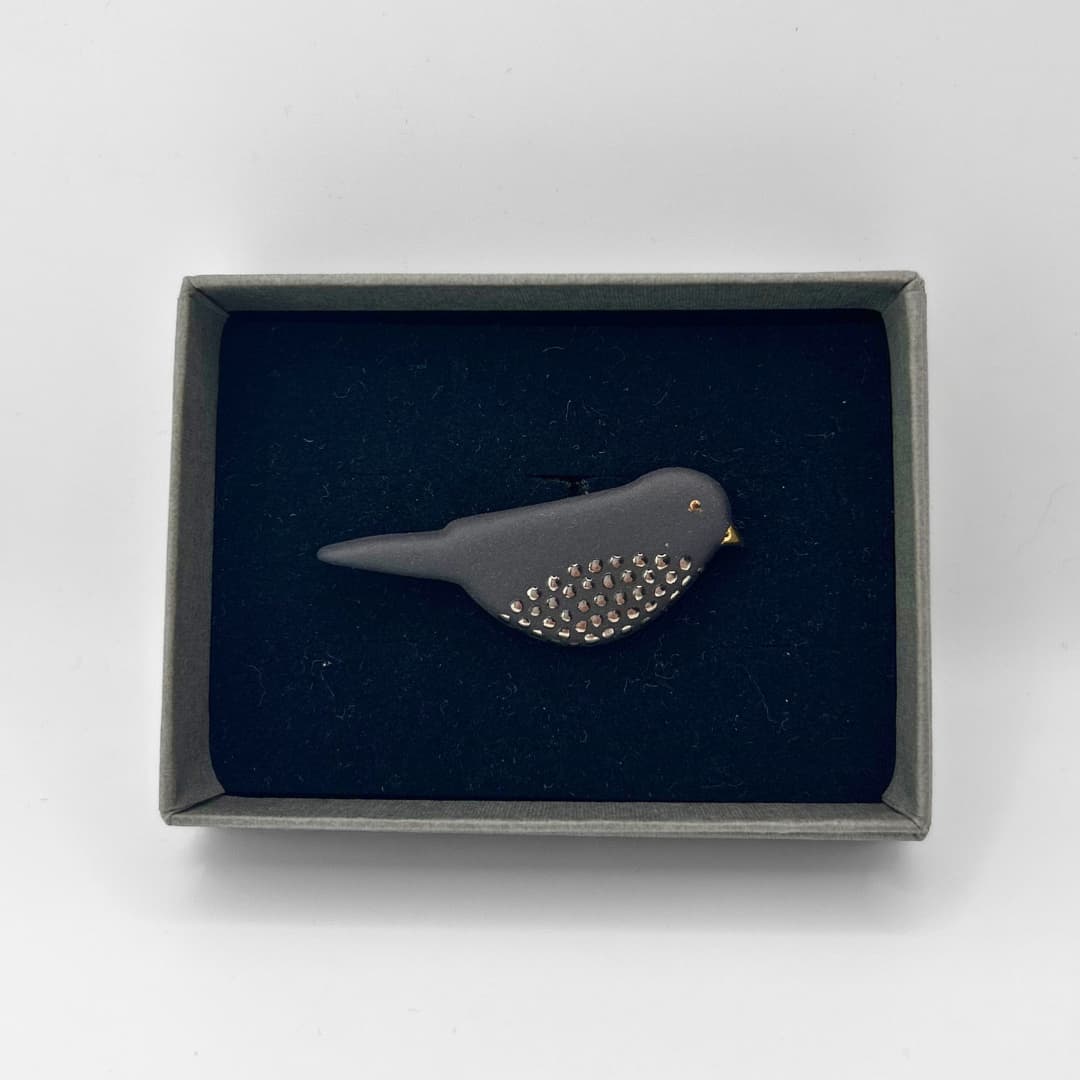 Stuudio Ankoopi pross - Must lind hõbedaga