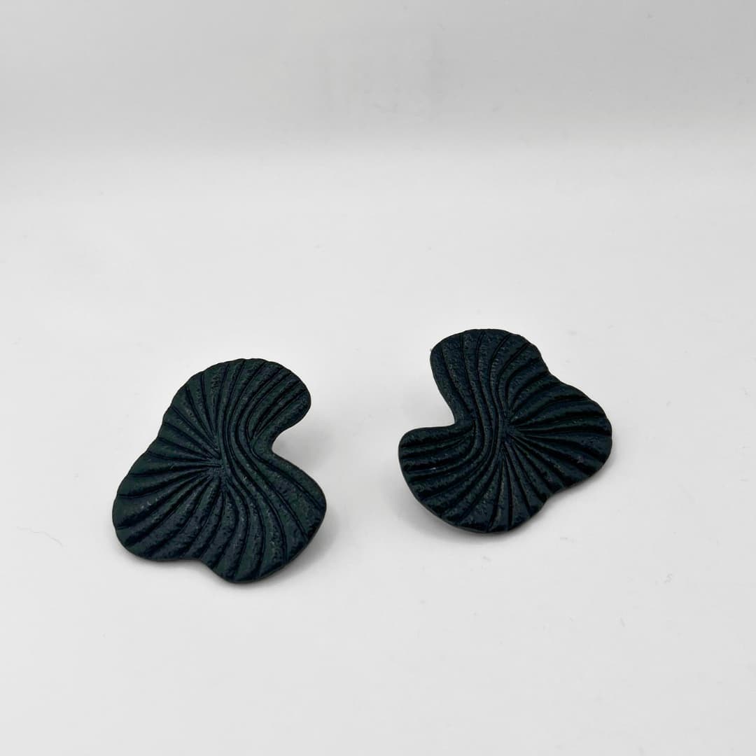 Lumme polümeersavist kõrvarõngad Rea - Must