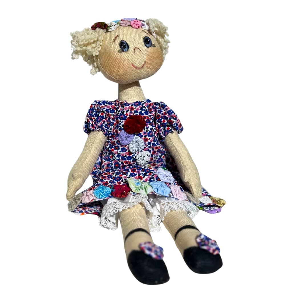 Käsitööna valminud nukk - Lilleneiu