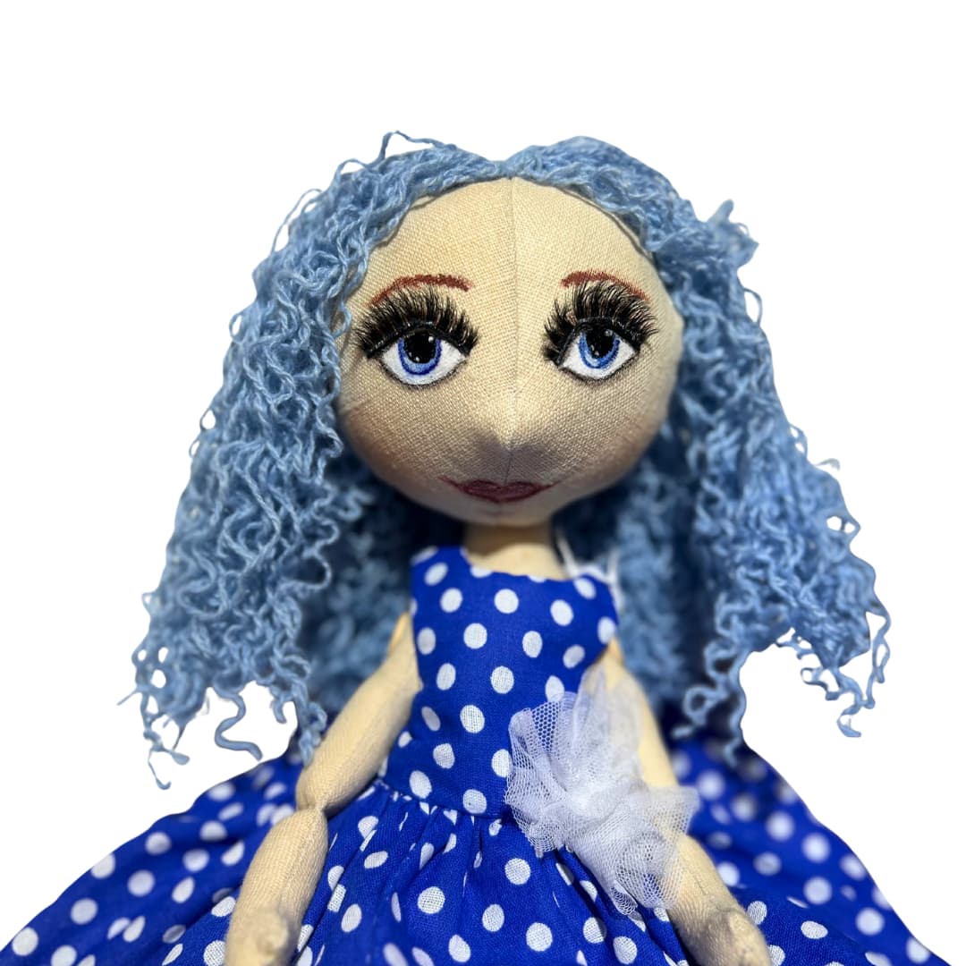 Käsitööna valminud nukk - Malviina