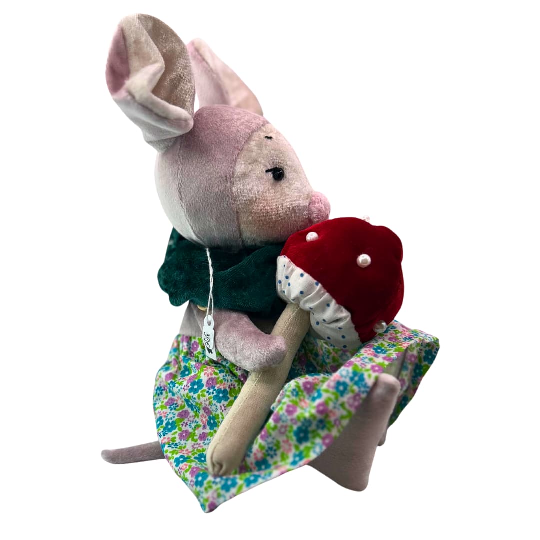 Käsitööna valminud nukk - Hiir seenega 02