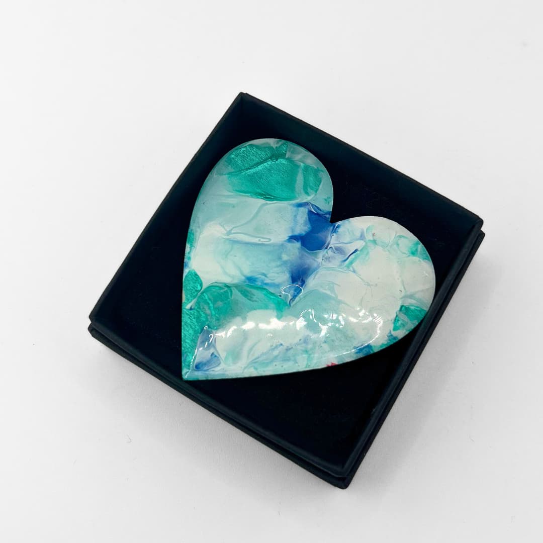 Liura rinnamärk - Rohekas-sinakas süda