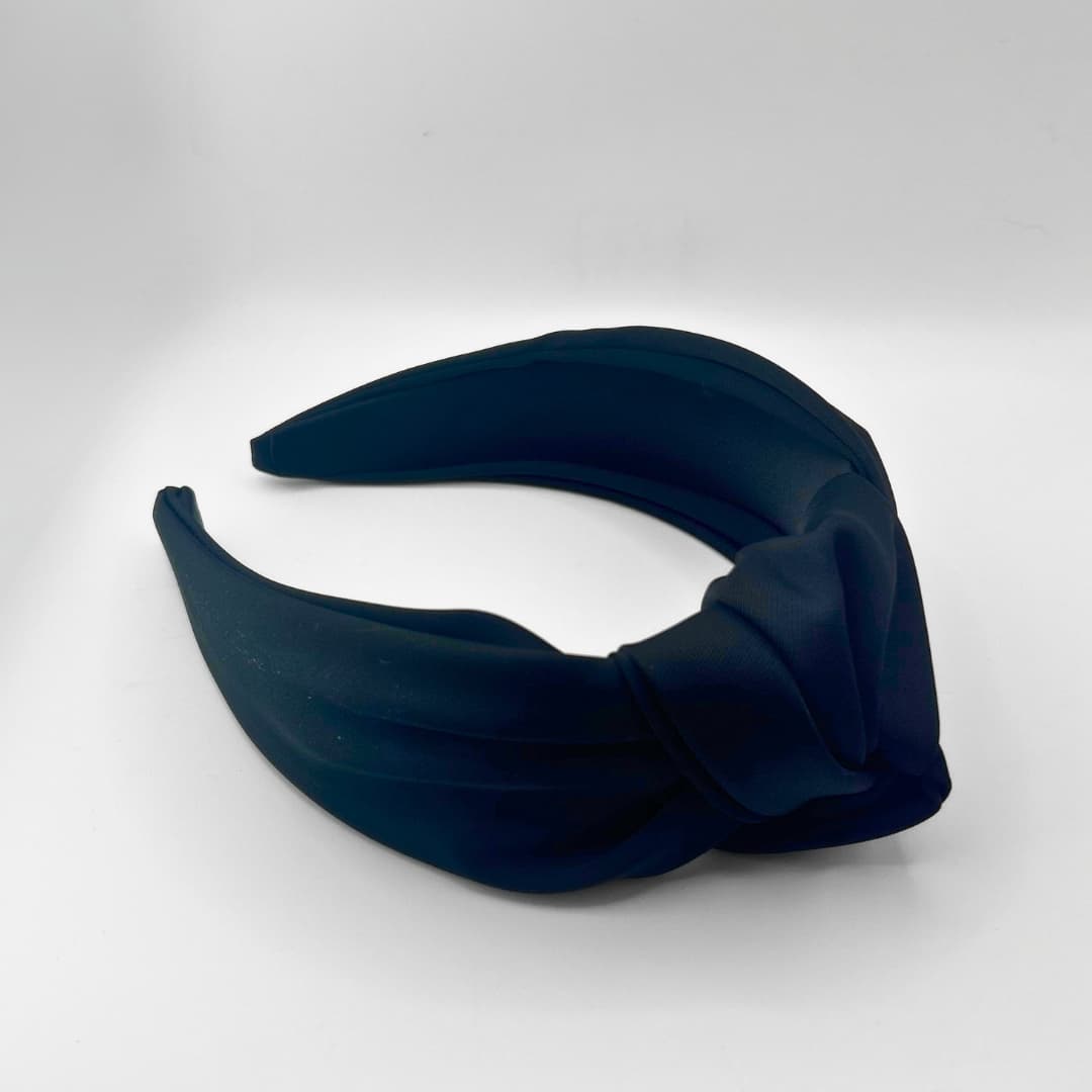 Satiinist luksuslik peavõru Isabel - Must