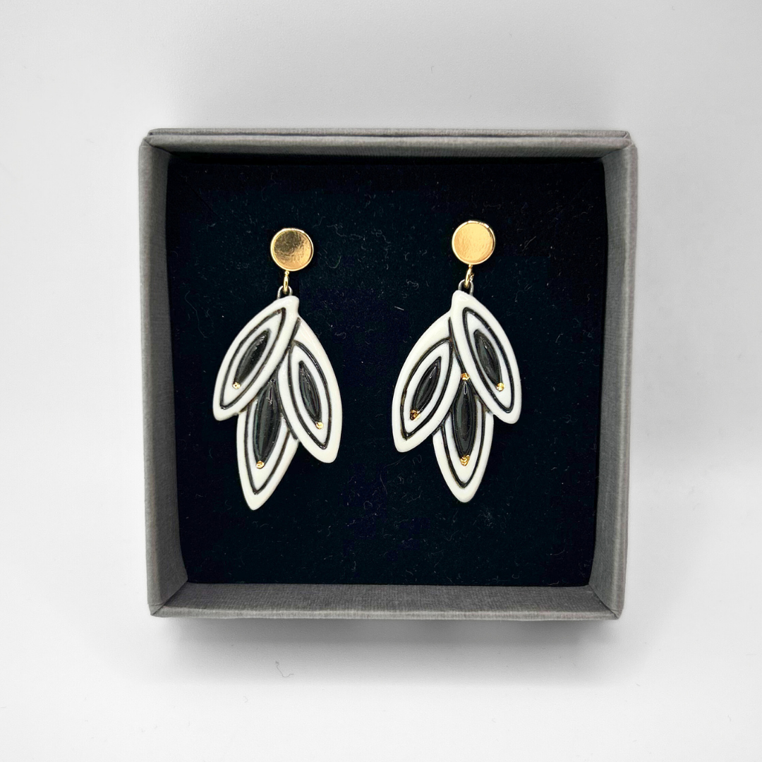 Stuudio Ankoopi kõrvarõngad - Must-valged õied