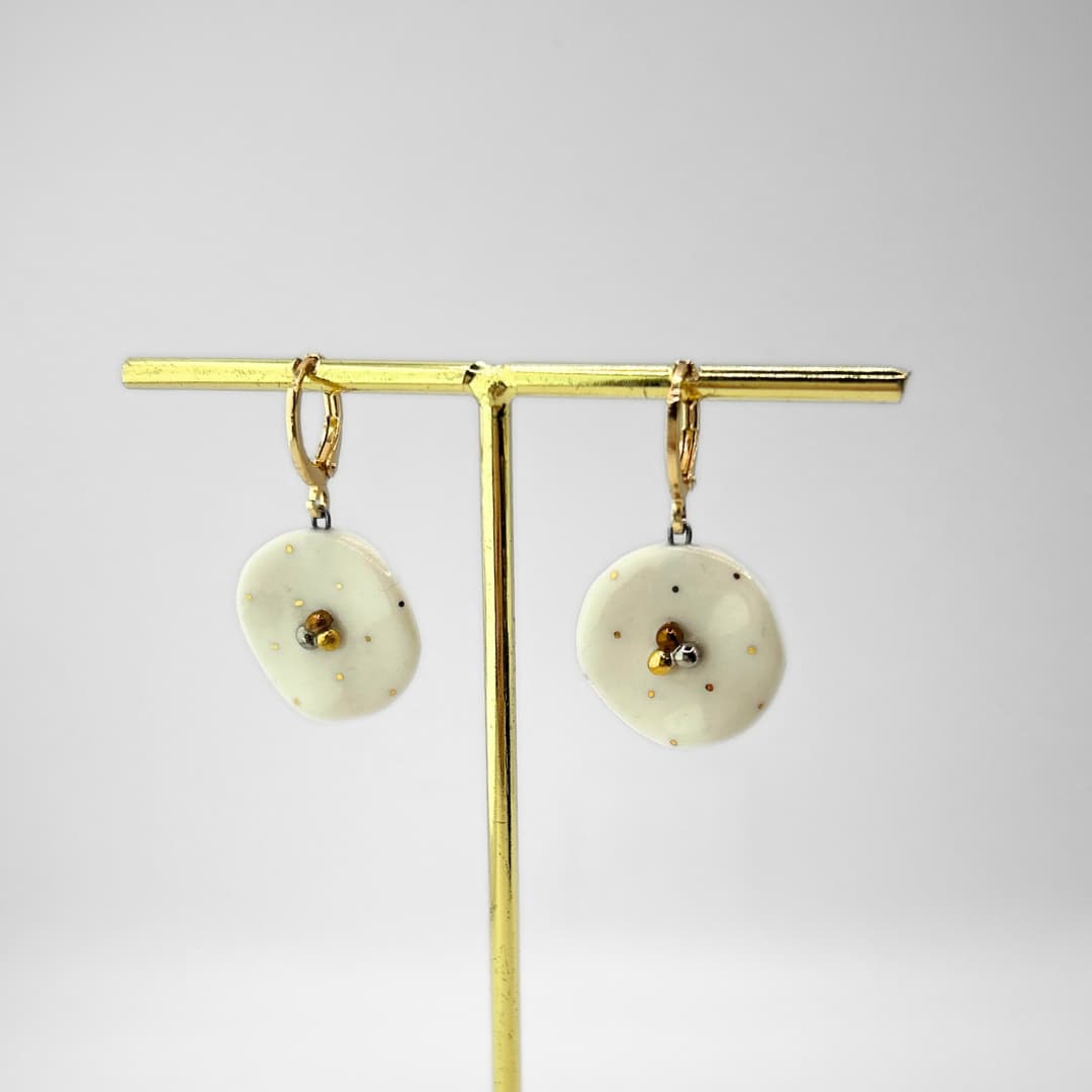 Stuudio Ankoopi kõrvarõngad - Valge-kuldne ring