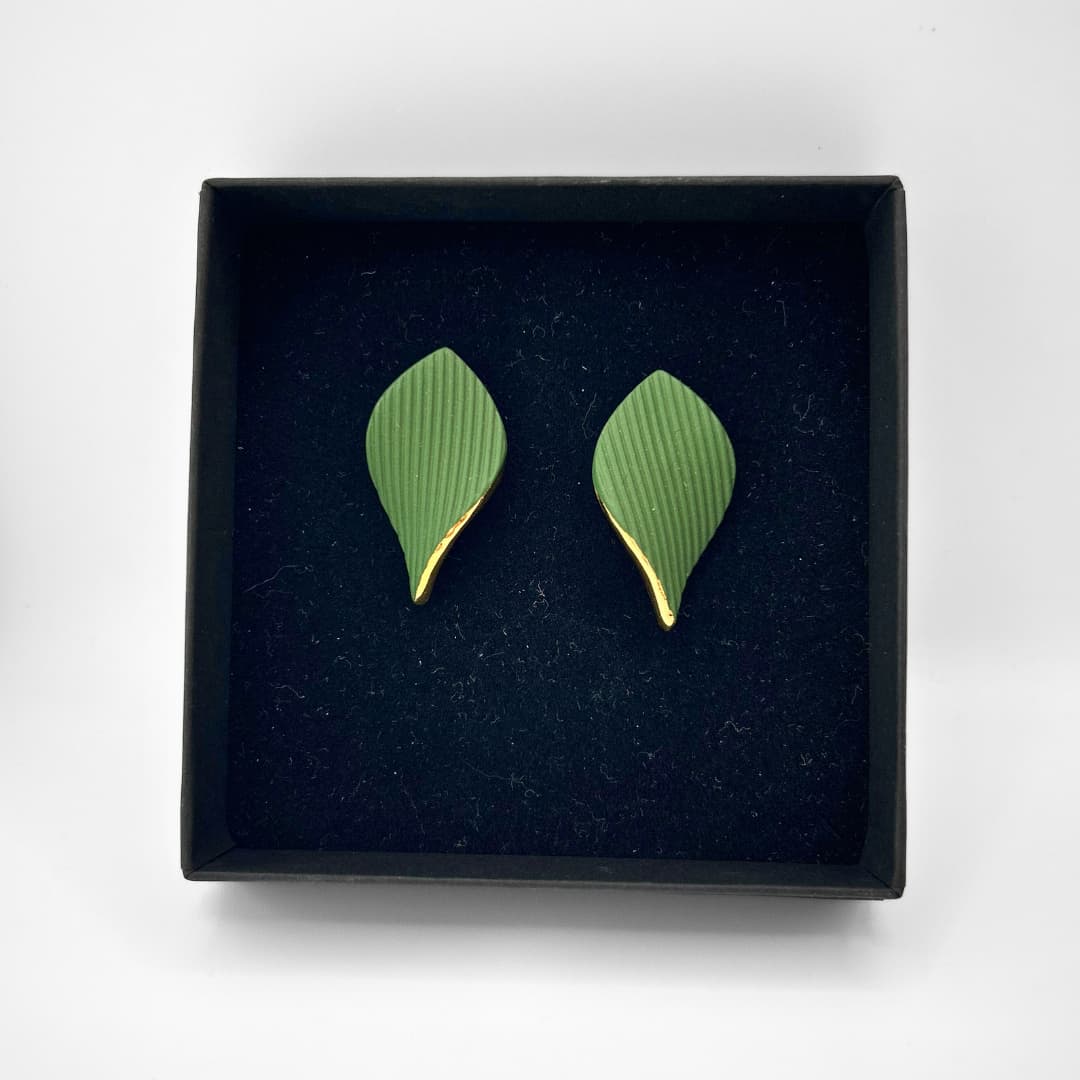 Stuudio Ankoopi kõrvarõngad - Rohelised jooned kuldsega