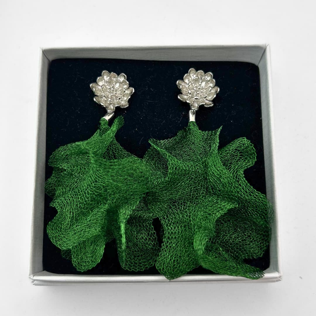 Veil of Dreams kõrvarõngad - Tumeroheline lillega